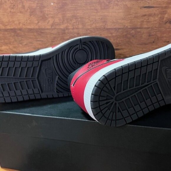 Nike Air Jordan 1 Mid 554724-069  NWT